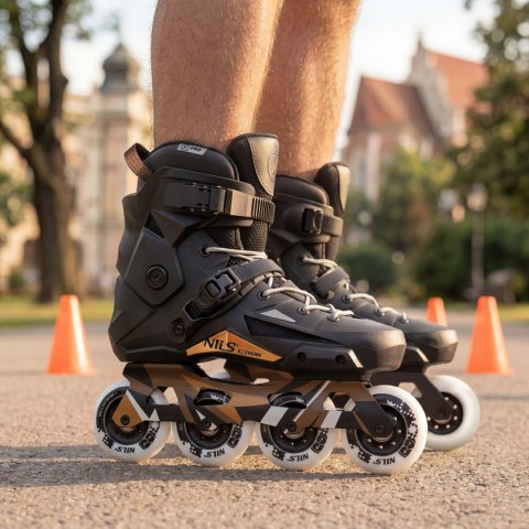 NA1601 ŁYŻWOROLKI SLALOMOWE SLAYD CZARNE ROZM. 39 NILS EXTREME